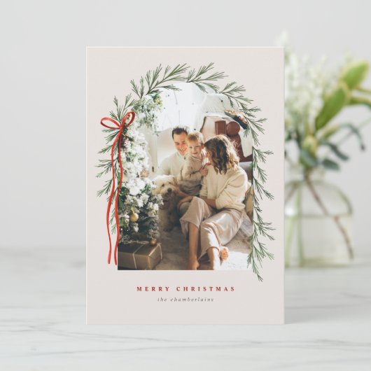 グリーナリーアーチ&ボウエレガントアイボリー写真クリスマス シーズンカード (スタンド正面)