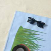 グリーンおもしろいカエルの芝刈り漫画 ビーチタオル (インサイチュ)