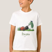 グリーンおもしろいカエルの芝刈り漫画 Tシャツ (正面)