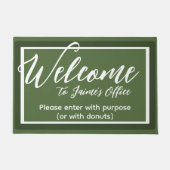 グリーンおもしろい名前をカスタムするオフィスのワークプレイスドアマット ドアマット (正面)