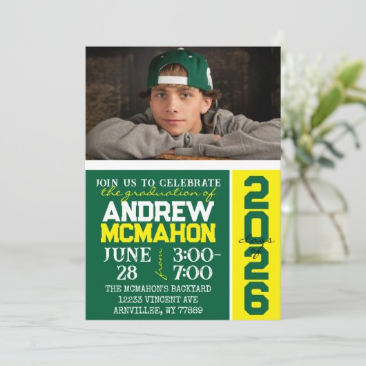 グリーンとイエローモダンの卒業写真招待状 招待状 (スタンド正面)
