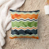 グリーンとオレンジの迷彩柄シェブロンストライプ クッション (ブランケット)