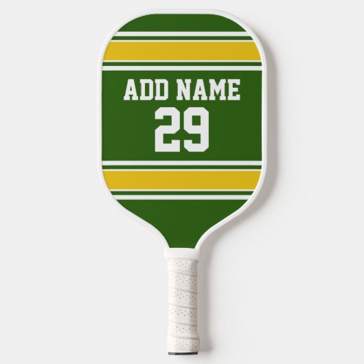 グリーンとゴールデンイエロースポーツジャージー – 名前番号 ピックルボールラケット (正面)