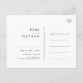 グリーンとゴールドの葉のスクリプトブラック Save The Date インビテーションポストカード (裏面)