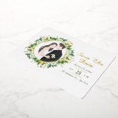 グリーンとゴールドリーフの水平セーブ・ザ・デート 箔招待状 (回転した状態)