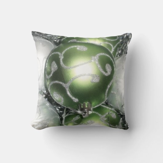 「グリーンとシルバーの輝き」装飾用クッション クッション (正面)