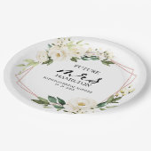 グリーンとジオメトリックなホワイトフラワーのウェディングシャワー ペーパープレート (アングル)