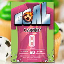 グリーンとピンクの女子サッカーシャツの誕生日パーティー