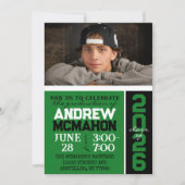 グリーンとブラックのモダン卒業写真 招待状 (正面)