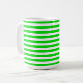 グリーンとホワイトのイースター ストライプ コーヒーマグカップ (正面左)