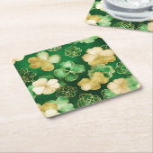 グリーンと金ゴールドセントパトリックの日シャムロック スクエアペーパーコースター (アングル)