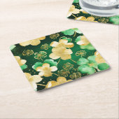 グリーンと金ゴールドセントパトリックの日シャムロック スクエアペーパーコースター (アングル)