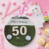 グリーンにボールを置くゴルフ50番目の誕生日 ペーパープレート (パーティー)