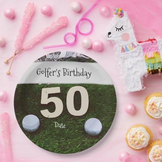 グリーンにボールを置くゴルフ50番目の誕生日 ペーパープレート (パーティー)