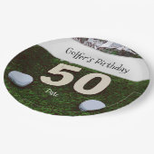 グリーンにボールを置くゴルフ50番目の誕生日 ペーパープレート (アングル)