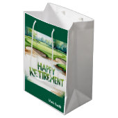 グリーンに文字ハッピーリタイアメント付きゴルフコース ミディアムペーパーバッグ (正面アングル)