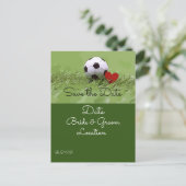グリーンのインビに赤いハートを結婚付けたサッカーボール ポストカード (スタンド正面)