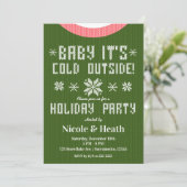 グリーンのセーターでクリスマスパーティーを盛り上げよう Baby It's Cold Outside 招待状 (スタンド正面)
