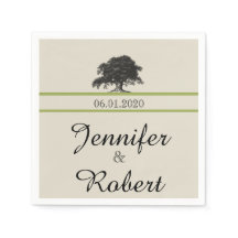 グリーンのナプキンにオーク結婚の木の植栽