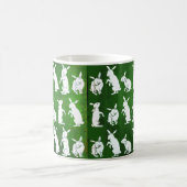グリーンのバンニーのヴィンテージのイラスト コーヒーマグカップ (中央)