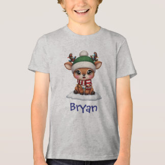 グリーンのビーニーハットをかぶったかわいいトナカイの冬のイラスト トライブレンドTシャツ