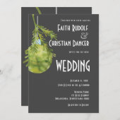 グリーンのモダンなクリスマスオーナメントのウェディング 案内状 (正面/裏面)