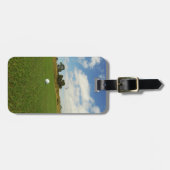 グリーンの上のゴルフボール。 ラゲッジタグ (正面横)