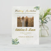 グリーンの結婚式招待状（固定の金色のタイトル付き） セーブザデート (スタンド正面)