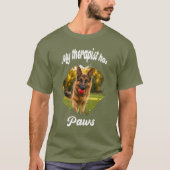 グリーンの背景に犬の写真と"My therapist has paws"の文字 Tシャツ (正面)