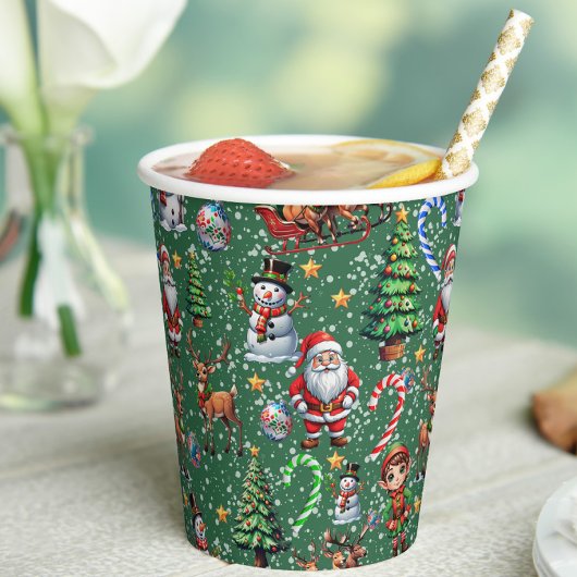 グリーンの背景のクリスマスの装飾パターン 紙コップ
