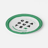 グリーンはっきりした卒業証書とキャップ卒業 ペーパープレート (アングル)