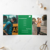 グリーンはっきりした卒業証書とキャップ卒業 三つ折り案内状 (内部)