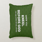 グリーンひざまずいて神の前に祈りの言葉アクセント枕 アクセントクッション (正面(垂直))