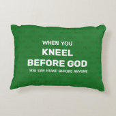 グリーンひざまずいて神の前に祈りの言葉アクセント枕 アクセントクッション (裏面)