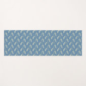 グリーンよくはしゃぐアリゲーターペイズリーオンブルー ヨガマット (正面(横))