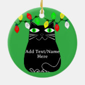 グリーンアイズ付き黒脂肪猫カスタム文字グリーン セラミックオーナメント (裏面)