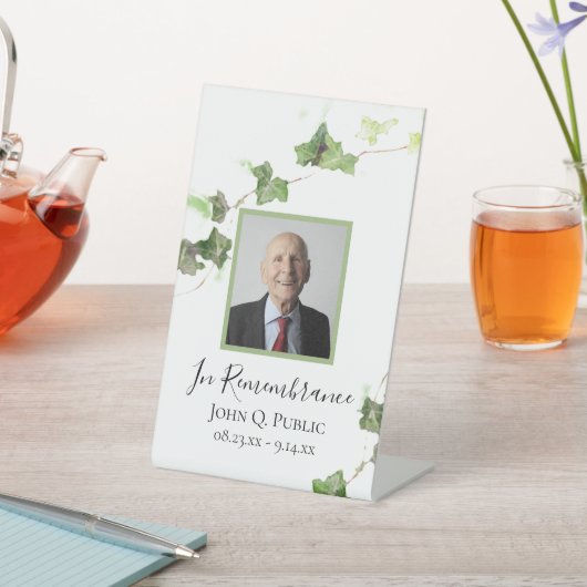 グリーンアイビーつる植物水の色のお祝いの生活 台座サイン (インサイチュ)