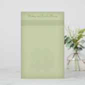 グリーンアイリッシュケルト結び目模様パーソナライズされた固定 便箋 (スタンド正面)