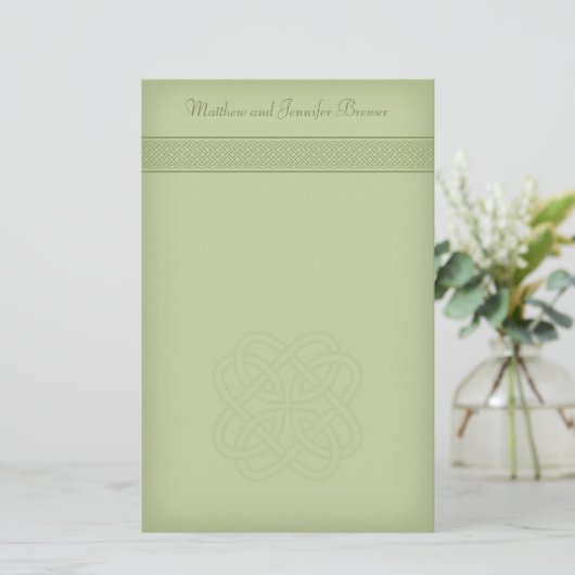 グリーンアイリッシュケルト結び目模様パーソナライズされた固定 便箋 (スタンド正面)