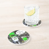 グリーンアイリッシュビールを飲むセントパトリックのデイキャット コースター (側面)