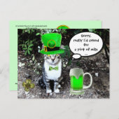 グリーンアイリッシュビールを飲むセントパトリックのデイキャット ポストカード (正面/裏面)