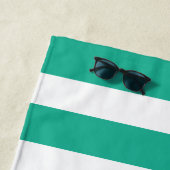 グリーンアンドホワイトストライプのネームカバナストライプ    ビーチタオル (インサイチュ)