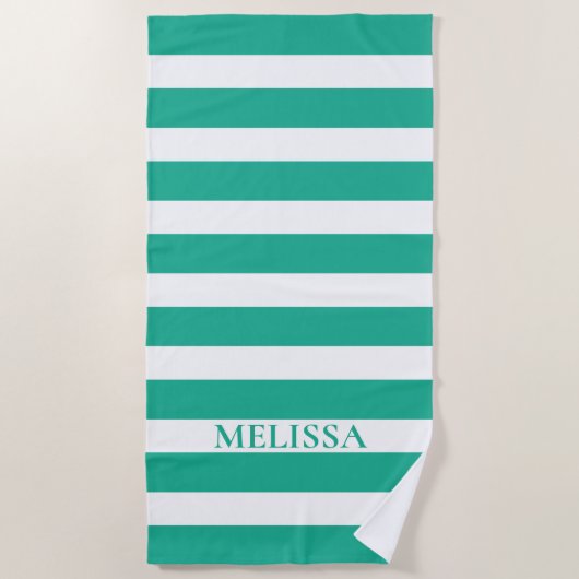 グリーンアンドホワイトストライプのネームカバナストライプ    ビーチタオル (正面)