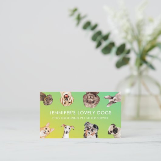 グリーンイエローかわいい小さなサイズの犬ペットシッター 名刺 (スタンド正面)