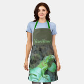 グリーンイグアナ エプロン (着用した状態)