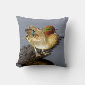 グリーンウィングティール（緑がかった色）ダックピロー クッション (正面)