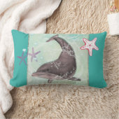 グリーンウォーターのまわりにで泳カッコいいぐイルカ ランバークッション (ブランケット)