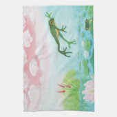 グリーンカエルが池に飛び込むイラストレーション キッチンタオル (縦)