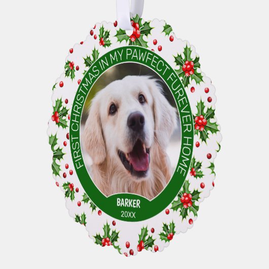 グリーンカスタムホリー赤ベリーに可愛い子犬の写真 オーナメントカード (左)