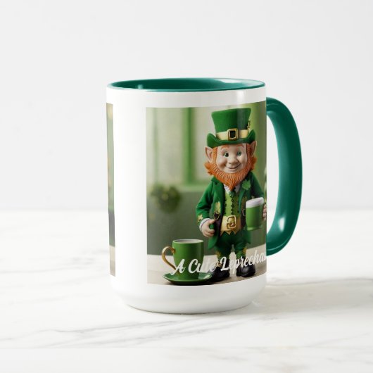 グリーンカップコーヒーマグを持ったかわいいレプラーシャン マグカップ (正面右)